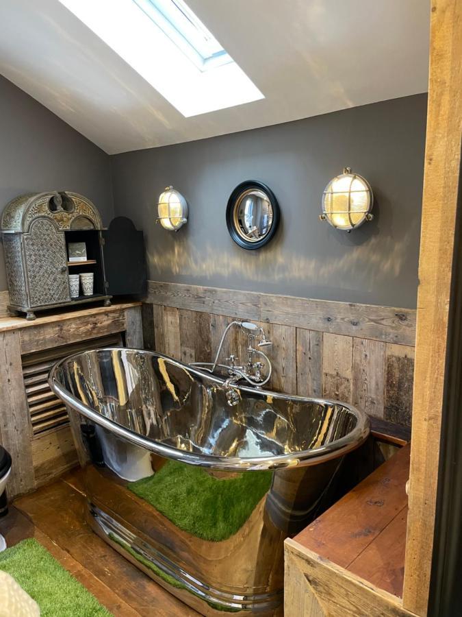 The Cocktail Lounge At Cheshire Boutique Bathhouse Apartment Nantwich Exterior foto